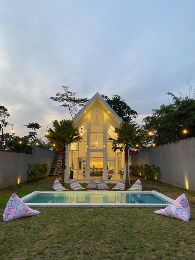 Karabineri Private Pool Jogja Villa Ngaglik Εξωτερικό φωτογραφία