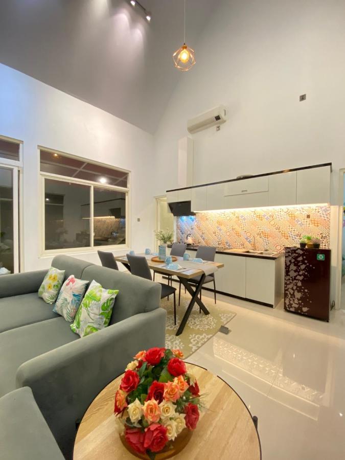 Karabineri Private Pool Jogja Villa Ngaglik Εξωτερικό φωτογραφία